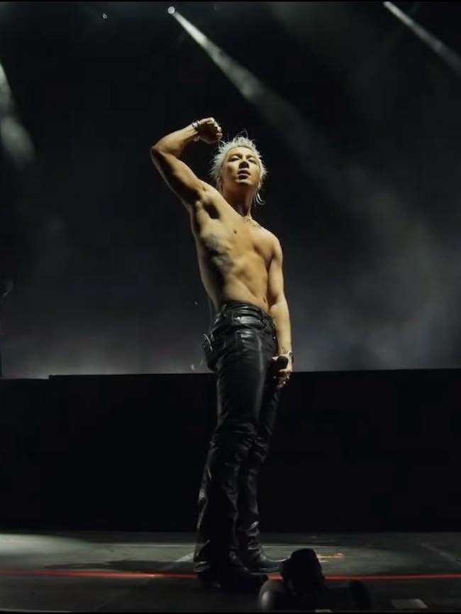 Potret Taeyang BIGBANG Tampil Shirtless di Coachella 2026, Fans Auto Histeris