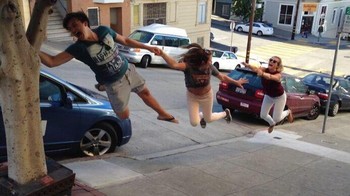 Pose foto unik saat di San Francisco! Butuh Banyak Percobaan untuk Mendapatkan Hasil yang Sempurna Foto: Boredpanda