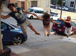 Pose Gila di Foto Ini Bikin Melongo, Hasilnya Epic