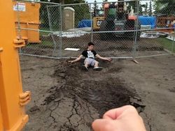 Pose Gila di Foto Ini Bikin Melongo, Hasilnya Epic