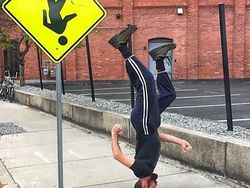 Pose Gila di Foto Ini Bikin Melongo, Hasilnya Epic