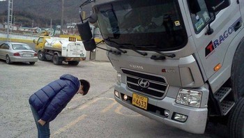 Saling hormat ala Jepang. Foto: Boredpanda