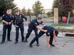 Pose Gila di Foto Ini Bikin Melongo, Hasilnya Epic