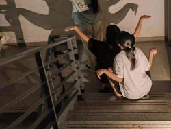 Pose Gila di Foto Ini Bikin Melongo, Hasilnya Epic