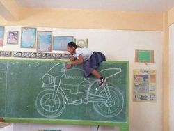 Pose Gila di Foto Ini Bikin Melongo, Hasilnya Epic