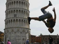 Pose Gila di Foto Ini Bikin Melongo, Hasilnya Epic