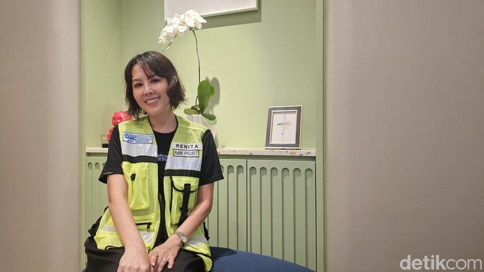 Pelakon dari Masyarakar Kemuning Gading tampil dalam pentas seni bertajuk Cerita Cinta Bunga Matahari dan Rembulan di Galeri Indonesia Kaya, Jakarta, Sabtu (29/11/2025). Pertunjukan tersebut menampilkan kisah cinta Rahwa dan Shinta yang abadi meski tak pernah bersatu.