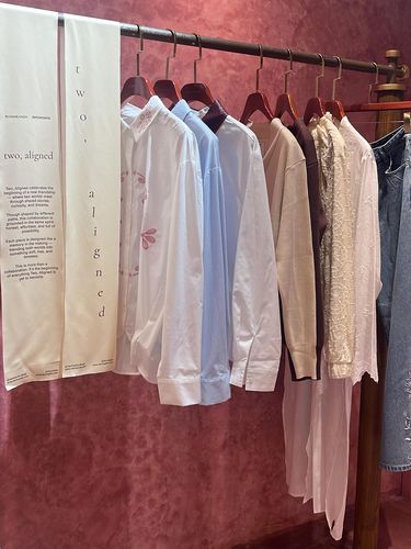 RiaMiranda dan 3Mongkis Koleksi kolaborasi brand RiaMiranda dan 3Mongkis bertajuk Two, Aligned, di RiaMiranda Store Plaza Indonesia Level 4, Selasa (14/4/2026).