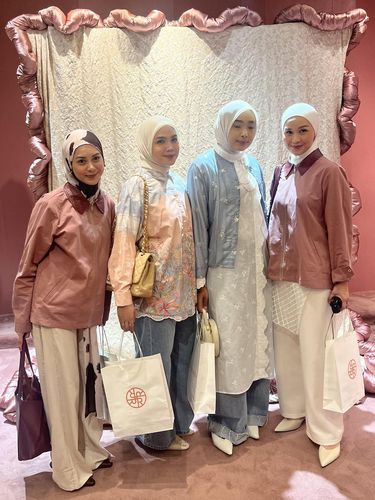 RiaMiranda dan 3Mongkis Koleksi kolaborasi brand RiaMiranda dan 3Mongkis bertajuk Two, Aligned, di RiaMiranda Store Plaza Indonesia Level 4, Selasa (14/4/2026).