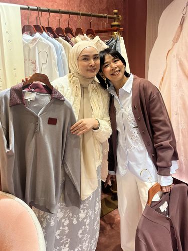 RiaMiranda dan 3Mongkis Koleksi kolaborasi brand RiaMiranda dan 3Mongkis bertajuk Two, Aligned, di RiaMiranda Store Plaza Indonesia Level 4, Selasa (14/4/2026).