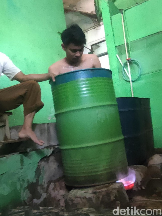 Diminati WNA, Begini Potret Pengobatan Merebus Pasien di Cianjur