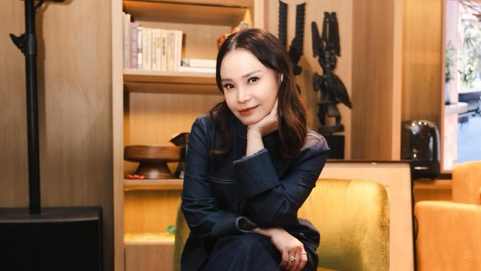 Seru! Momen Rossa Cicip Gudeg hingga Jajan Makanan UKMM