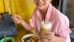 Seru! Momen Rossa Cicip Gudeg hingga Jajan Makanan UKMM