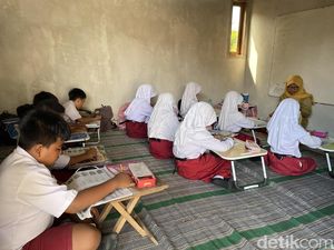 Miris! Siswa SDN Mencon Pati 2 Tahun Ngungsi di Balai Desa karena Kelas Runtuh