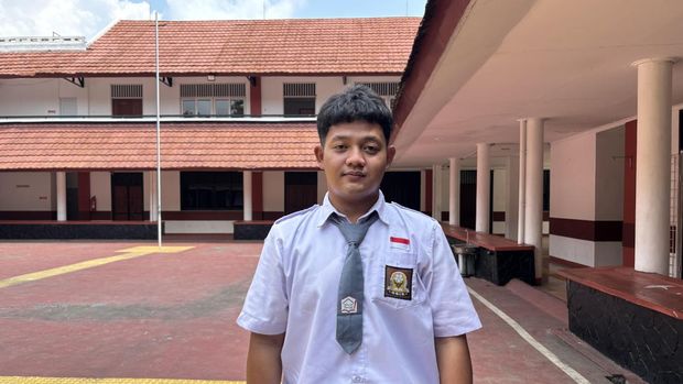Siswa Sekolah Rakyat Menengah Atas Bekasi Daifulloh Afif.