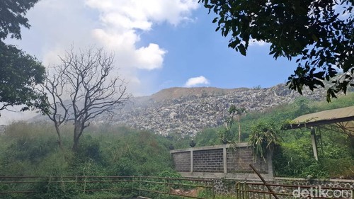 Suasana di TPA Mandung di Desa Sembung Gede, Kecamatan Kerambitan, Tabanan, Selasa (14/4/2026).