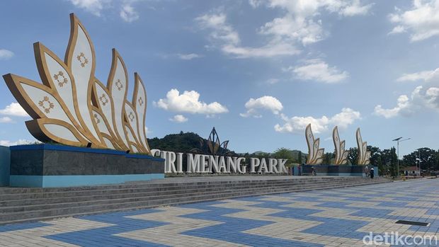 Taman Kota Giri Menang di Lombok Barat.