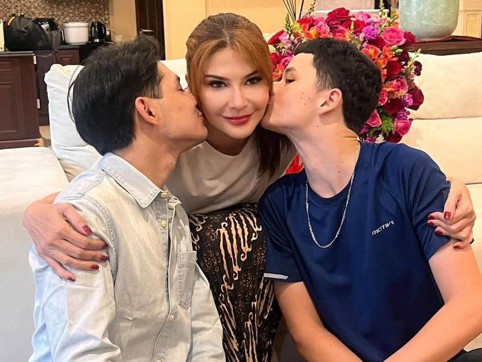 Teuku Rassya Berlutut di Hadapan Tamara Bleszynski Usai Nikah