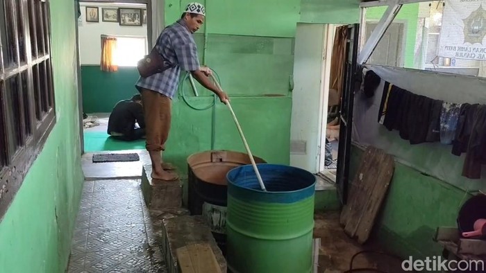 Terapi mandi godog di Cianjur