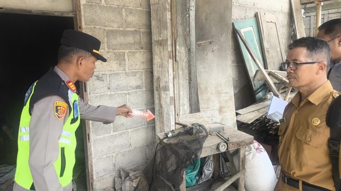 Aparat kepolisian melakukan olah TKP di Desa Karang, Kecamatan Bogorejo, Kabupaten Blora, Selasa (14/4/2026).