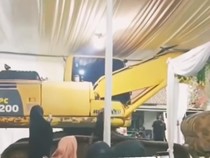 Viral Ekskavator Numpang Lewat Tenda Hajatan di Sleman, Begini Ceritanya