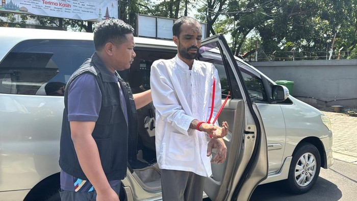 WN Pakistan yang mengamuk di Ciledug.