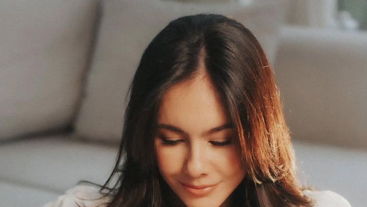 Happy Birthday Ke-45 Wulan Guritno!