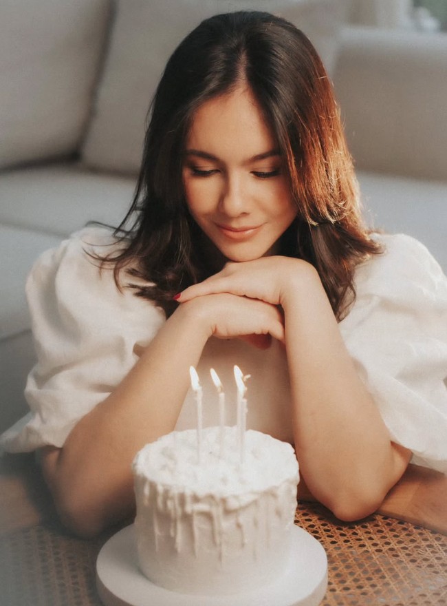 Wulan Guritno baru saja merayakan ulang tahunnya yang ke-45 pada 14 April 2026. Di Instagram ia mengunggah penampilan sederhananya saat merayakan hari jadinya itu. Foto: Instagram/@wulanguritno
