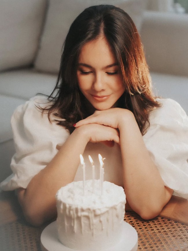 Potret Terbaru Wulan Guritno Usai Oplas, Bak Kembali ABG di Usia 45 Tahun