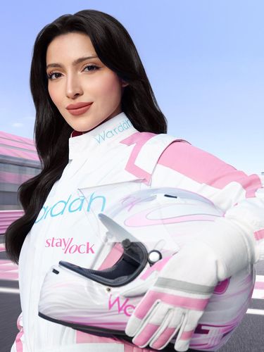 Amna Al Qubaisi, Wanita Pertama di Porsche Carrera Cup Asia (PCCA) 2026 Bersama Kampanye Global Wardah.
