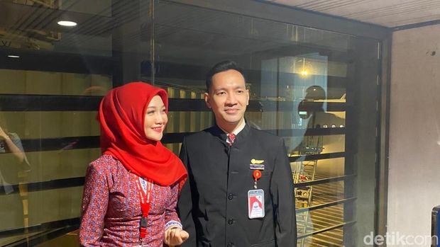 Awak kabin Lion Air yang bertugas dalam penerbangan haji global, Akbar Maulana dan Mevtorus Malia
