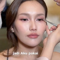 Dalam salah satu unggahan Ayu membagikan proses makeup dirinya. Riasannya itu dibuat spesial karena untuk olahraga, sehingga harus tahan keringat dan tetap natural. Foto: Instagram/@ayutingting92