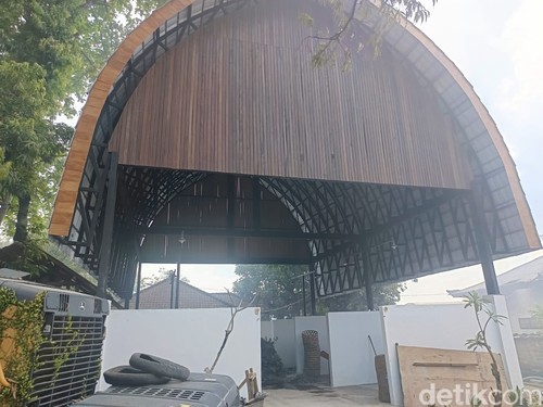 Bangunan komposting di TPA Mandung, Desa Sembung Gede, Kecamatan Kerambitan, Tabanan, Bali. (Foto: Krisna Pradipta/detikBali)