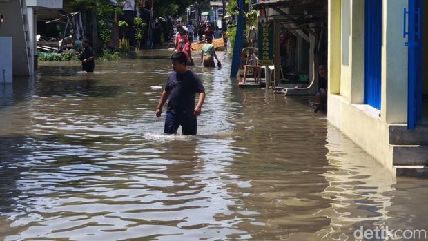 Banjir Joyontakan Solo Kondisi banjir di Kelurahan Joyontakan, Kecamatan Serangan, Kota Solo, Rabu (15/4/2026) siang.