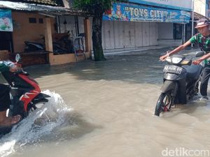 Juwiring Klaten Banjir, Banyak Motor dan Mobil Mogok