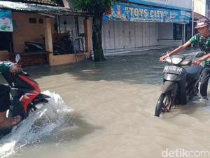 Juwiring Klaten Banjir, Banyak Motor dan Mobil Mogok