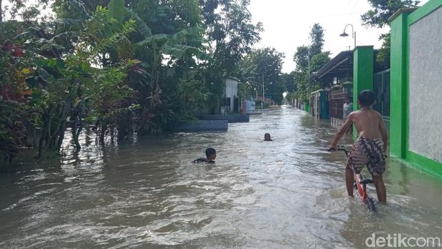 Penampakan banjir yang rendam permukiman warga di Desa Gunting, Kecamatan Wonosari, Klaten, Rabu (15/4/2026).