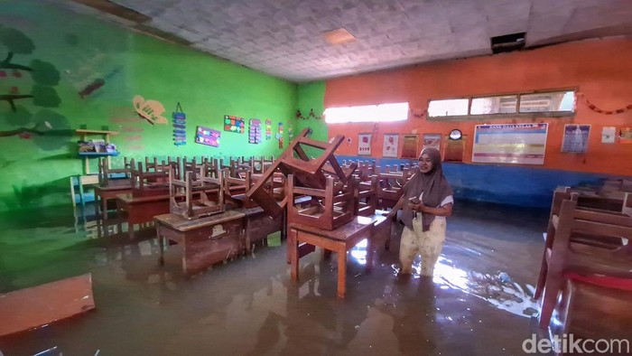 Banjir rendam sekolah di Sapan, Kabupaten Bandung
