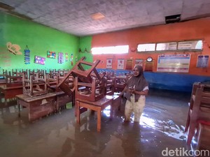 Banjir Rendam SDN Sapan 3 Bandung, Ratusan Siswa Dialihkan Belajar Daring