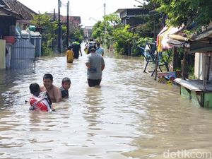 14 Desa di Sukoharjo Kebanjiran, Sebagian Warga Ngungsi di Emper Toko