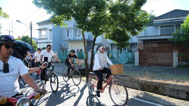 Bupati Gowa Sitti Husniah Talenrang meluncurkan gerakan ayo bersepeda sebagai upaya mendorong hidup sehat dan hemat energi bagi ASN. Dokumen Istimewa