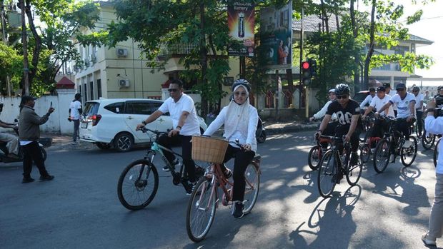 Bupati Gowa Sitti Husniah Talenrang meluncurkan gerakan ayo bersepeda sebagai upaya mendorong hidup sehat dan hemat energi bagi ASN. Dokumen Istimewa