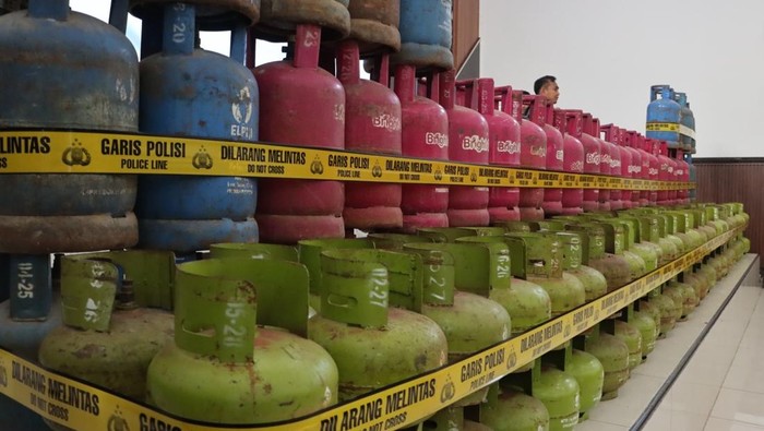Deretan gas Elpiji disita polisi.