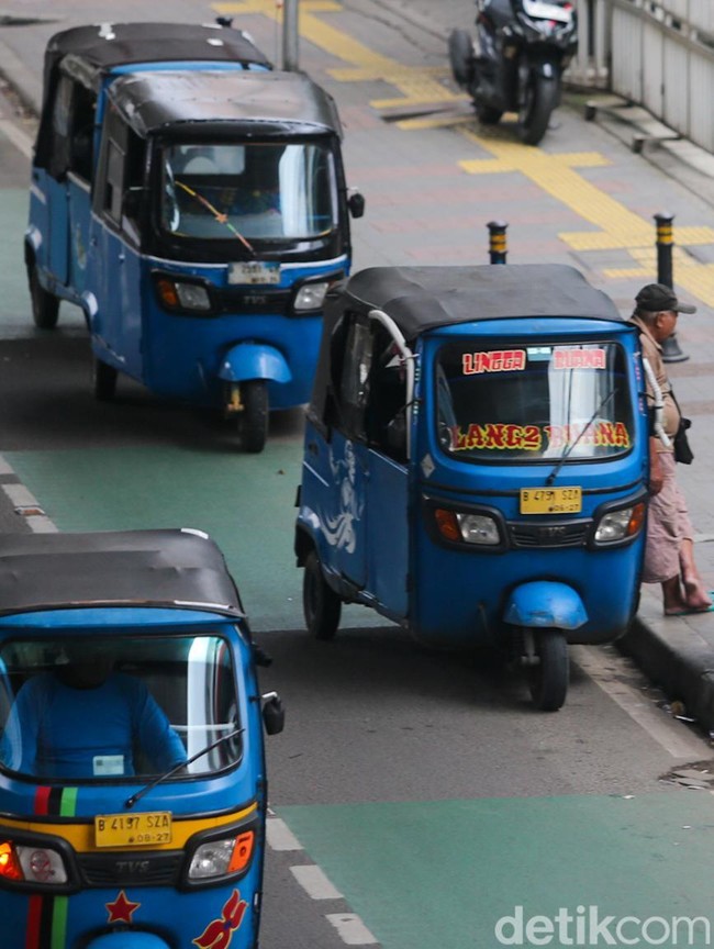 Di Pasar Mayestik, Bajaj Ngetem hingga Makan Jalan