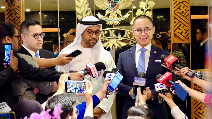 Wakil Ketua MPR Eddy Soeparno berbicara kepada wartawan di gedung MPR/DPR, Senayan, Jakarta, Rabu (15/4/2026).