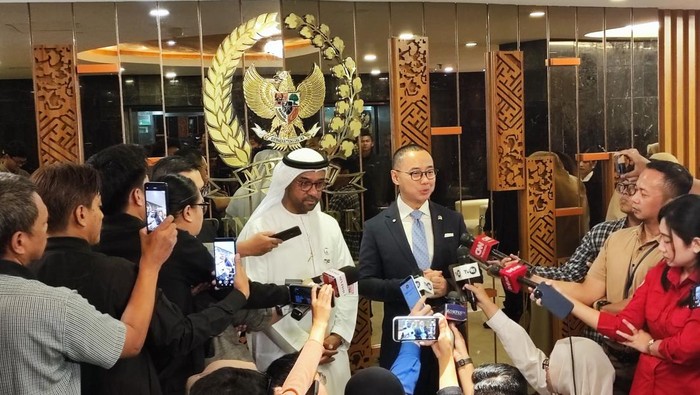 Wakil Ketua MPR Eddy Soeparno menerima kunjungan Dubes Uni Emirat Arab (UEA) untuk Indonesia, Abdullah Salem Al Dhaheri, di kompleks parlemen, Rabu (15/4/2026)
