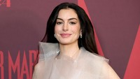 Anne Hathaway Blak-Blakan soal Cinta Arsenal