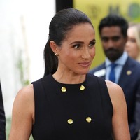 Gaya Meghan Markle di Australia, Viral Turun Kelas Naik Pesawat Komersial