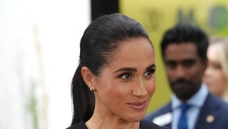 Gaya Meghan Markle di Australia, Viral Turun Kelas Naik Pesawat Komersial