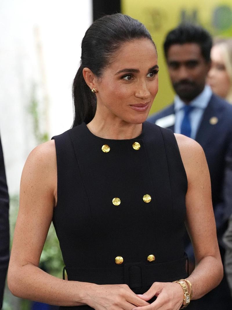 Gaya Meghan Markle di Australia, Viral Turun Kelas Naik Pesawat Komersial